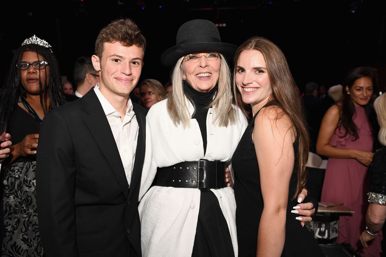 Duke, Diane y Dexter Keaton en la fiesta posterior a la 45ª Gala del Premio a la Trayectoria del American Film Institute en el club nocturno OHM el 8 de junio de 2017 en Los Ángeles, California | Fuente: Getty Images