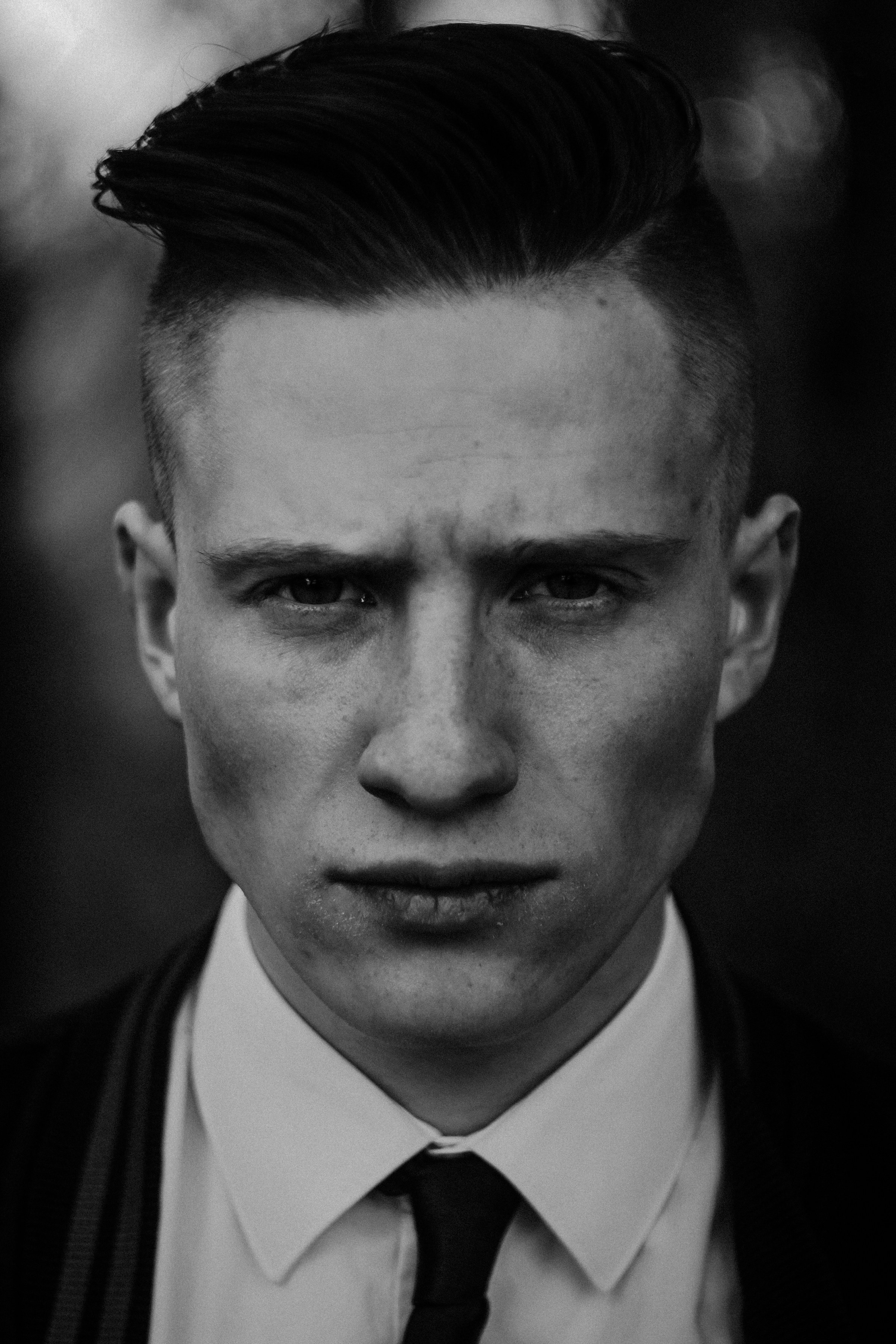 Un hombre alterado | Fuente: Unsplash