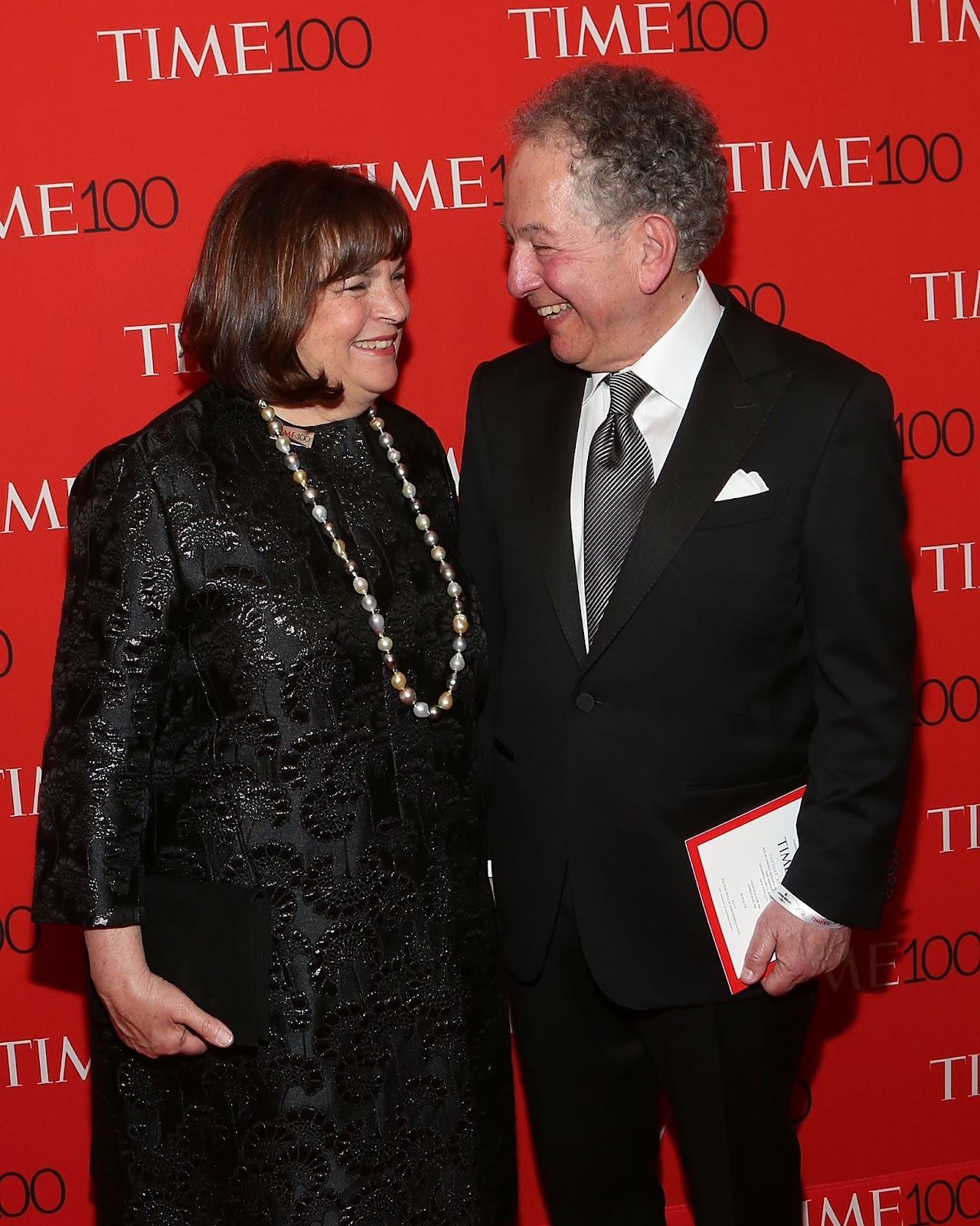 El 21 de abril de 2015, Ina y Jeffrey Garten asistieron a la gala Time 100. Al elegir una vida centrada el uno en el otro y en sus carreras, la pareja encontró una fortaleza renovada en su relación, construyendo un vínculo que valoraba el crecimiento personal y el compañerismo por encima de las expectativas tradicionales. | Fuente: Getty Images