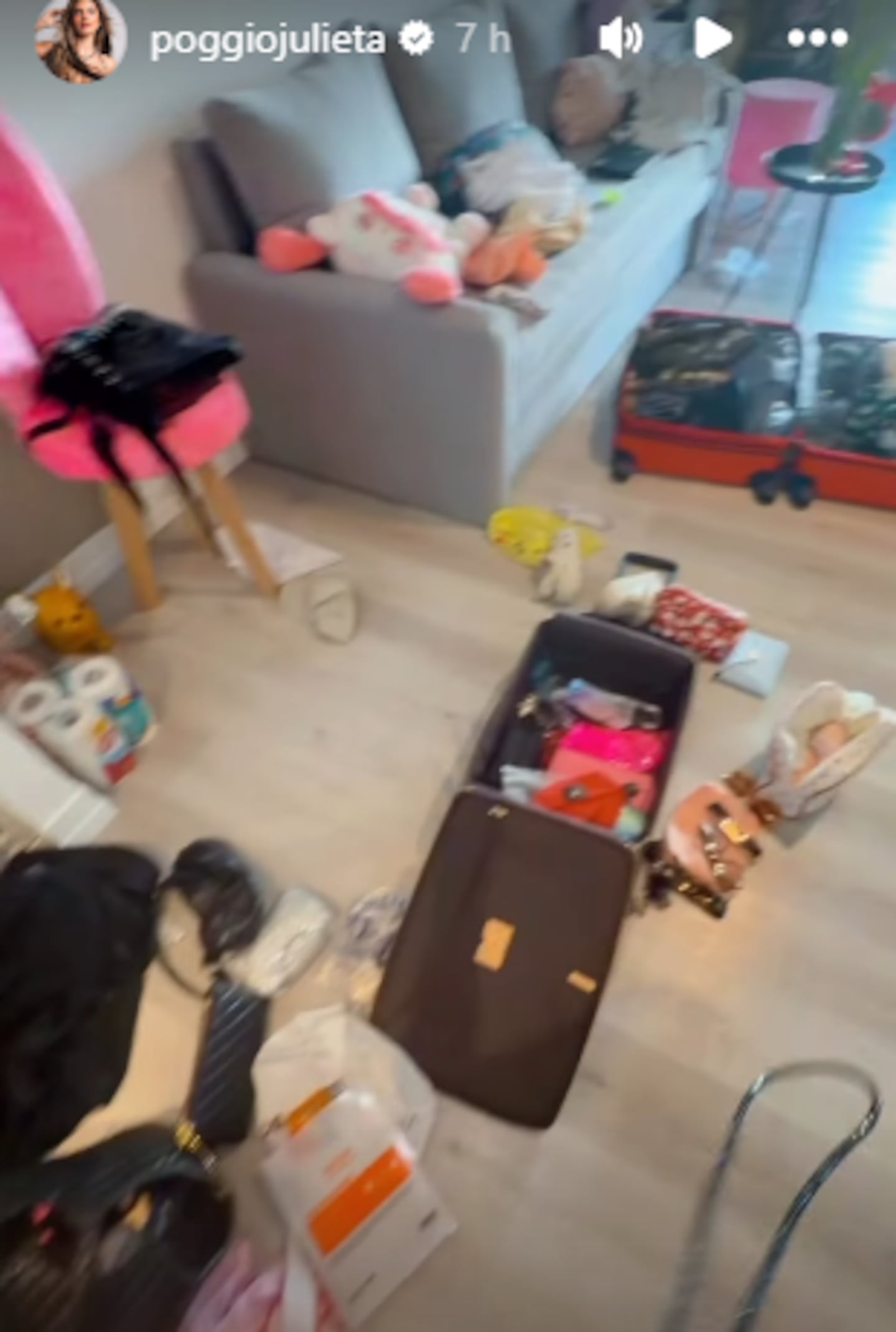 Julieta Poggio mostró el desorden de su vivienda en un video que compartió en sus historias de Instagram | Fuente: Instagram Stories/poggiojulieta