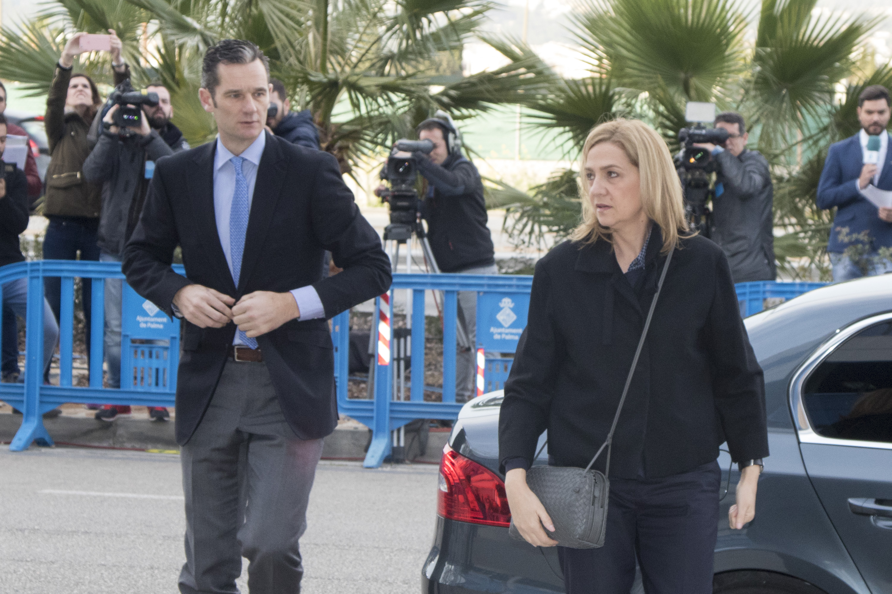 La infanta Cristina de Borbón e Iñaki Urdangarin llegan a la sala de vistas de la Escuela Balear de Administración Pública para un procedimiento abreviado el 09 de febrero de 2016 en Palma de Mallorca, España. | Fuente: Getty Images