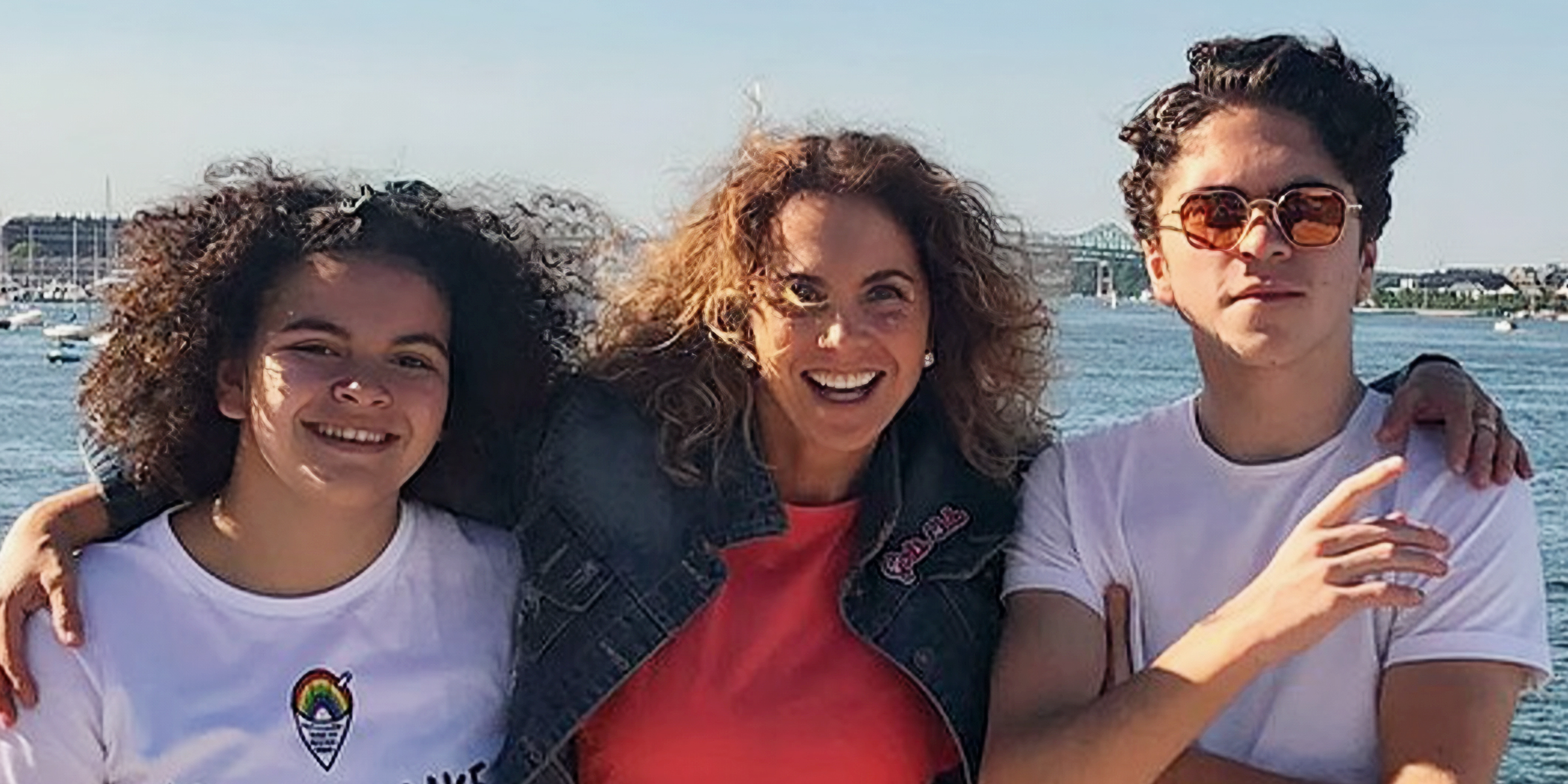 Lucero junto a sus dos hijos | Fuente: Instagram.com/luceromexico