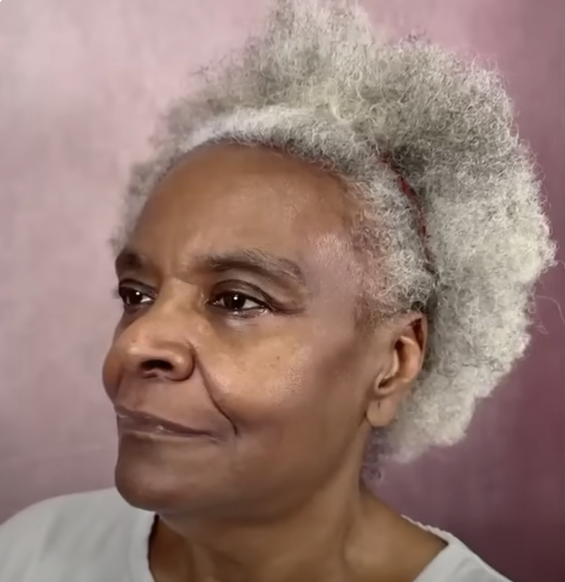 Captura de pantalla de Linda Truesdale de un vídeo del 27 de febrero de 2025. | Fuente: YouTube/Doctor Carl Truesdale