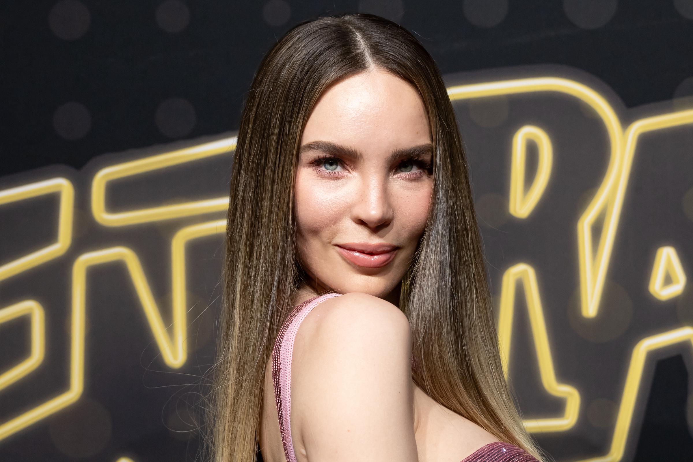 Belinda posa durante la alfombra roja de la serie "Mentiras" en el Pepsi Center WTC el 10 de junio de 2025 en la Ciudad de México, México. | Fuente: Getty Images