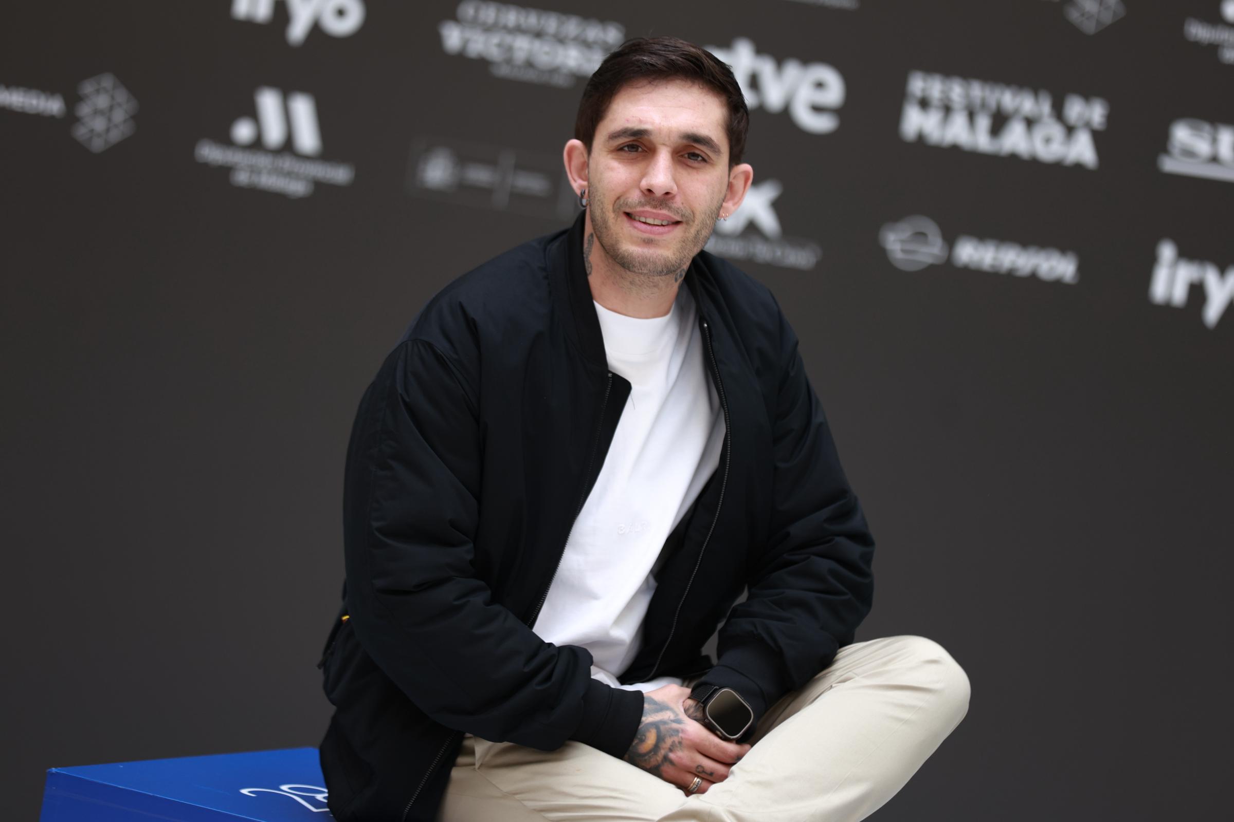 Víctor Elías asiste al photocall de "Un año y un día" durante el 28º Festival de Cine de Málaga el 17 de marzo de 2025 en Málaga, España. | Fuente: Getty Images