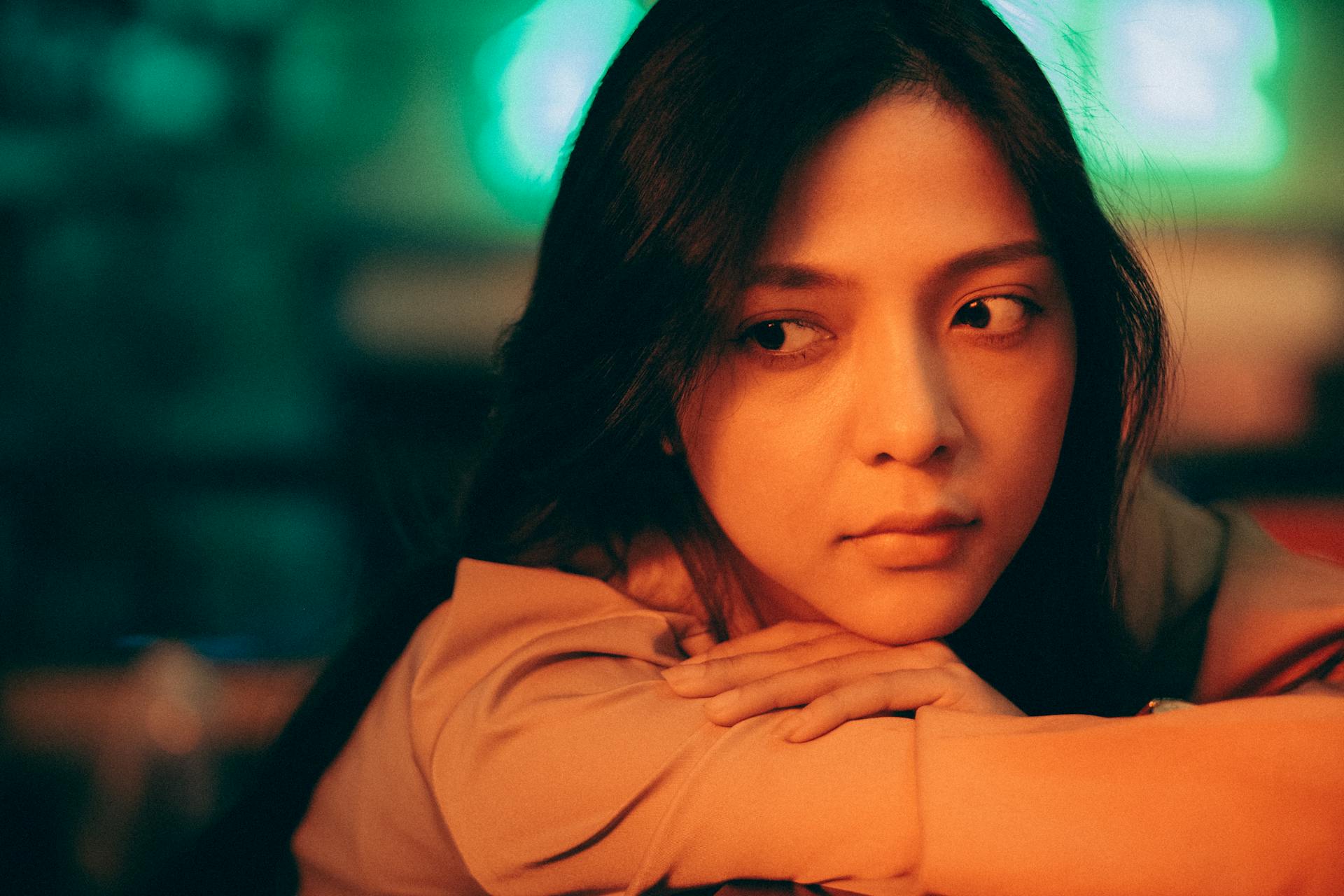 Una mujer con cara de preocupación | Fuente: Pexels