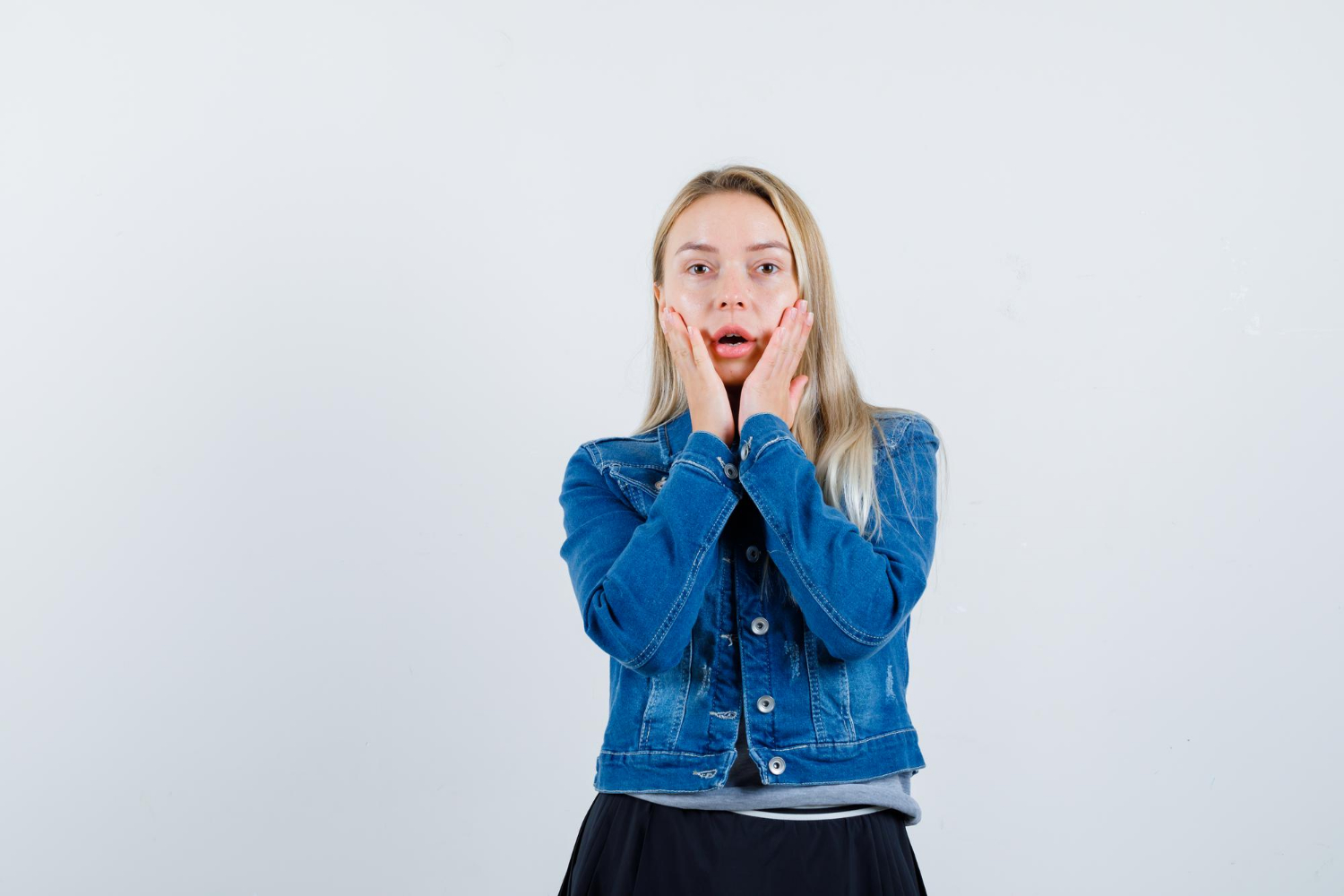 Una mujer conmocionada | Fuente: Freepik