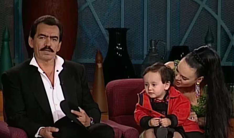 Joan Sebastian y Maribel Guardia formaron una familia de tres. | Fuente: YouTube/Univision.