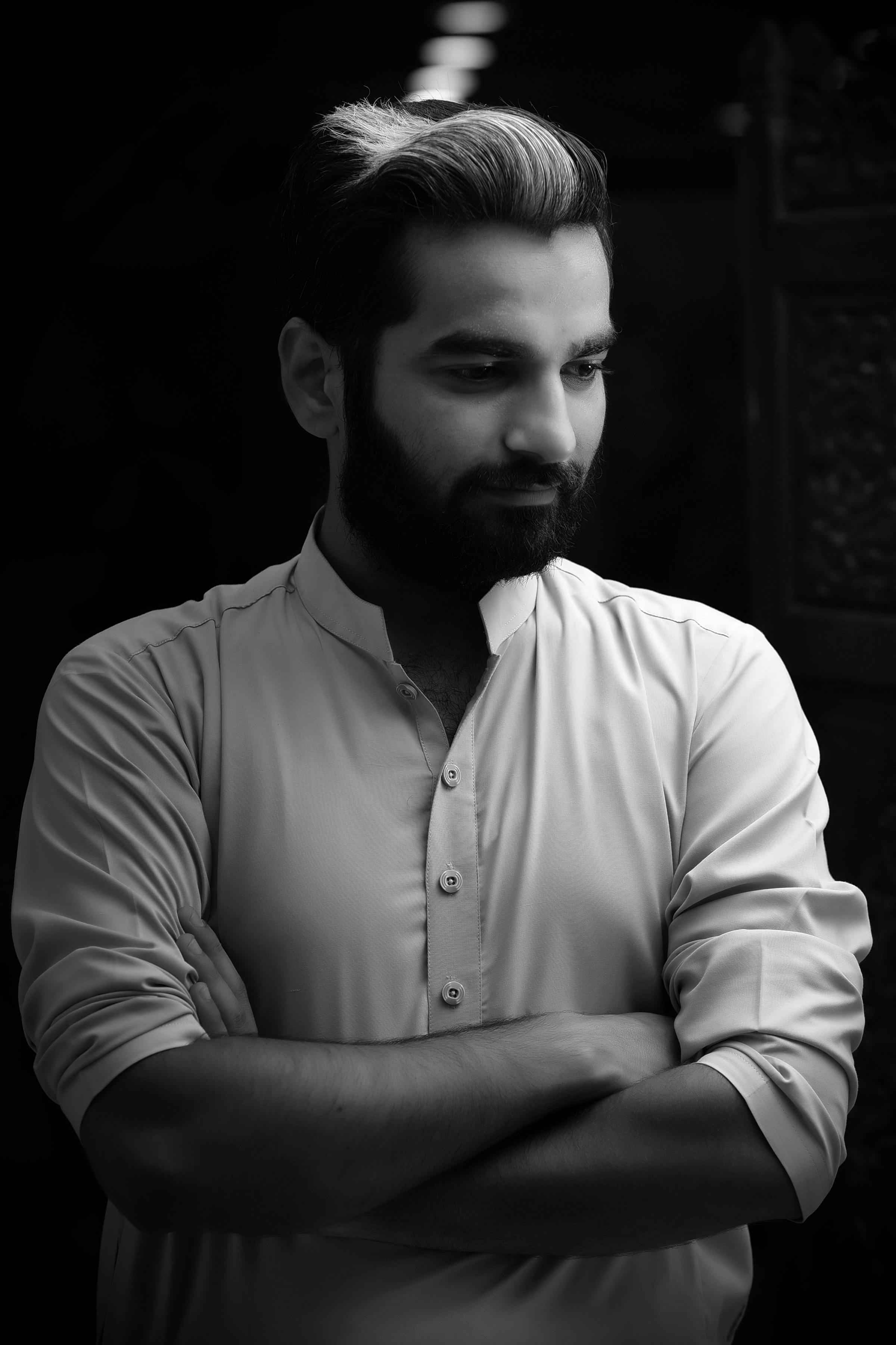 Un hombre serio | Fuente: Pexels