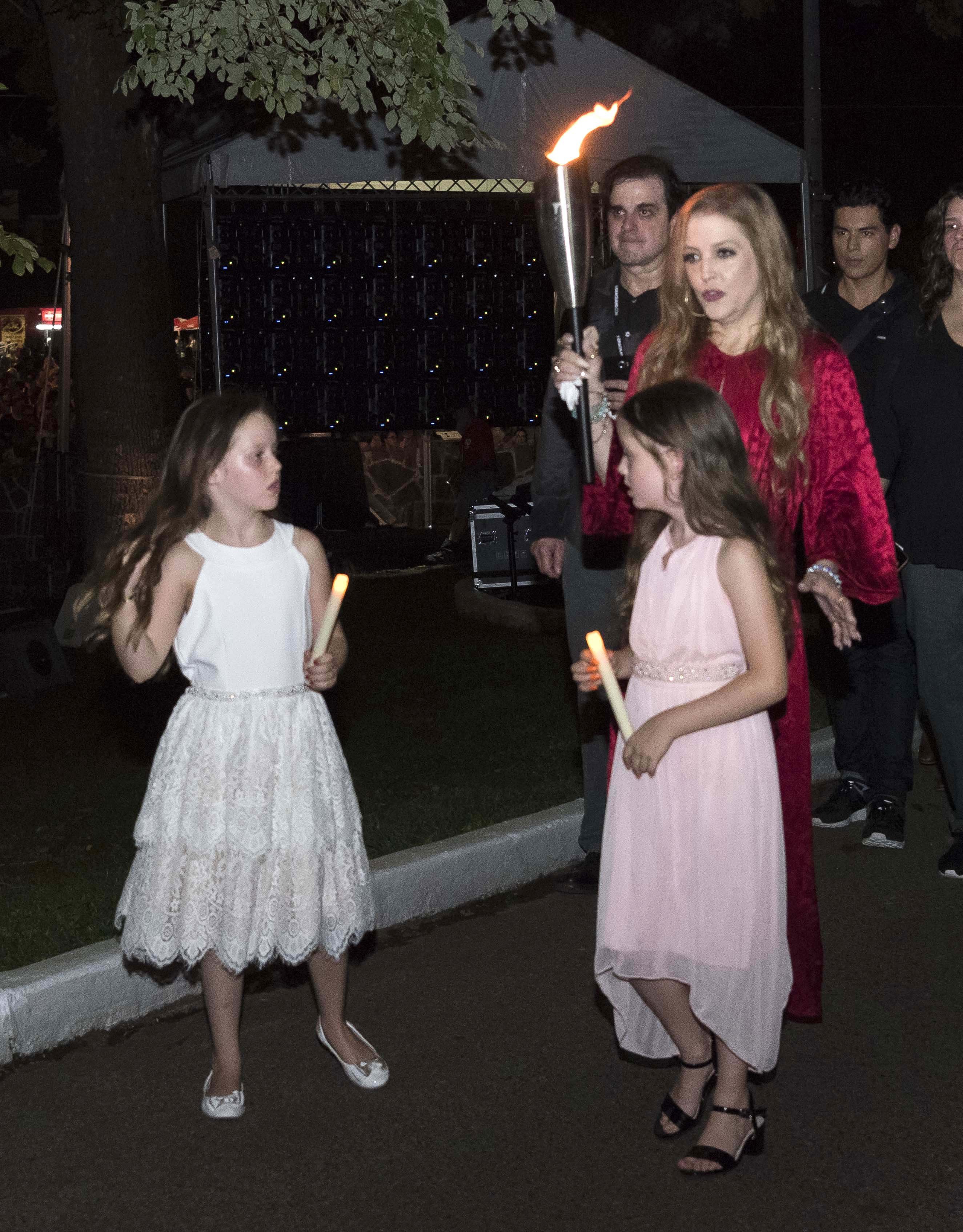 Harper y Finley cumplieron 9 años en octubre de 2017. Su hermana mayor, Riley, ya había aparecido en películas como