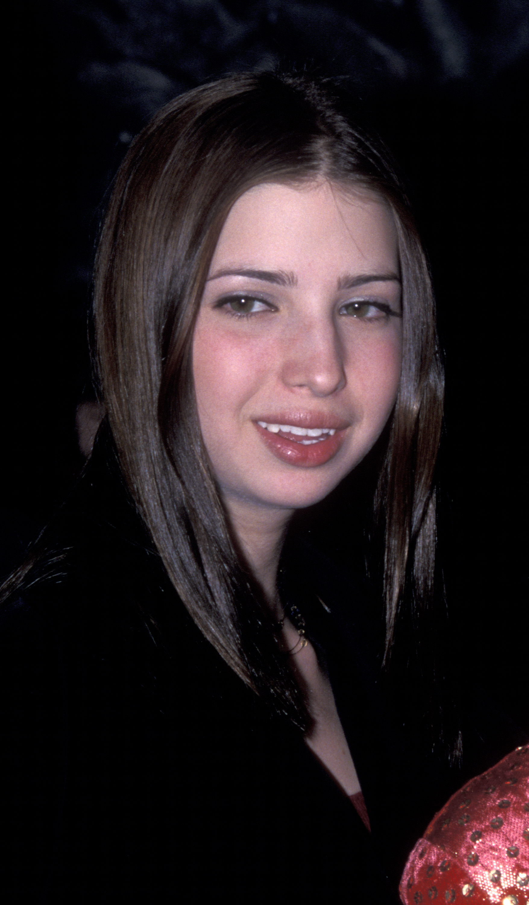 Ivanka Trump asiste a la fiesta de cumpleaños de Ivana Trump el 3 de febrero de 1999, en Nueva York. | Fuente: Getty Images