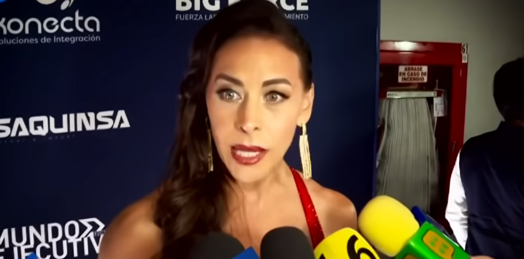 Vanessa Guzmán dando declaraciones en la alfombra roja de los Premios ALMA 2025 | Fuente: YouTube/Imagen Entretenimiento