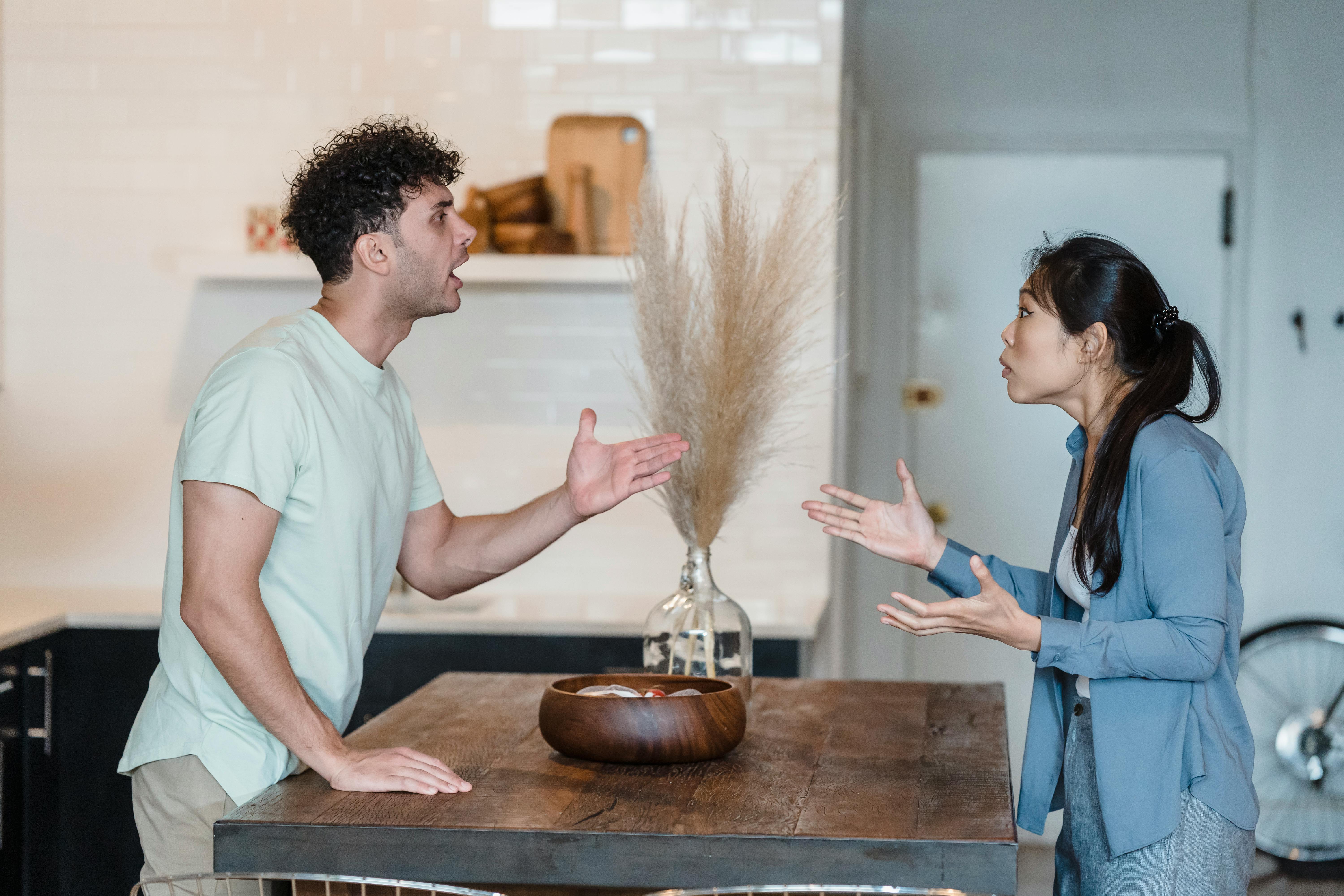 Pareja discutiendo | Fuente: Pexels