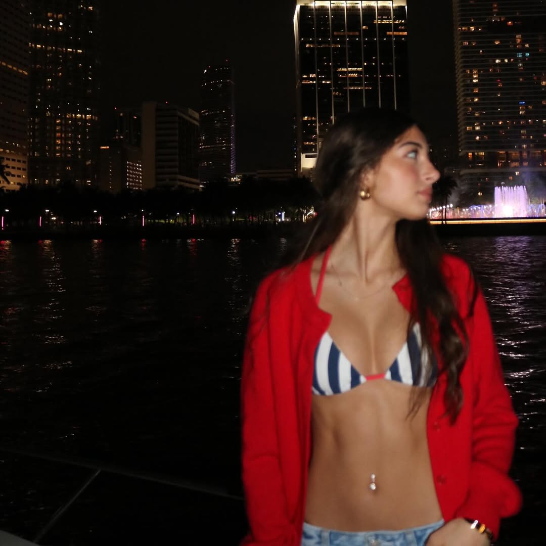 Kailey Levy, hija de William Levy y Elizabeth Gutiérrez, posando en bikini | Fuente: kaileylevy19