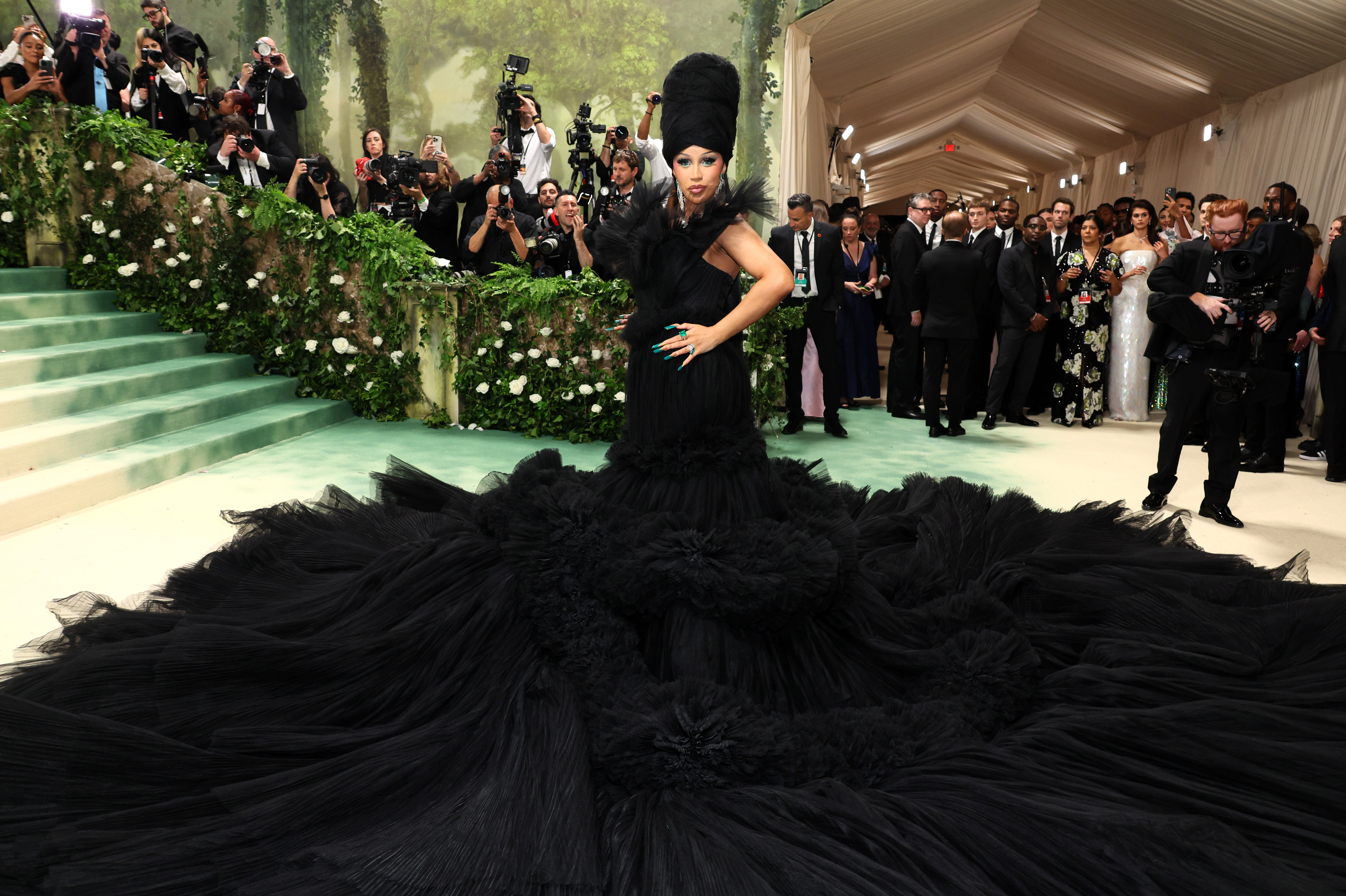 Cardi B asiste a la Met Gala en celebración de "Sleeping Beauties: Reawakening Fashion" en el Museo Metropolitano de Arte el 6 de mayo de 2024, en la ciudad de Nueva York | Fuente: Getty Images
