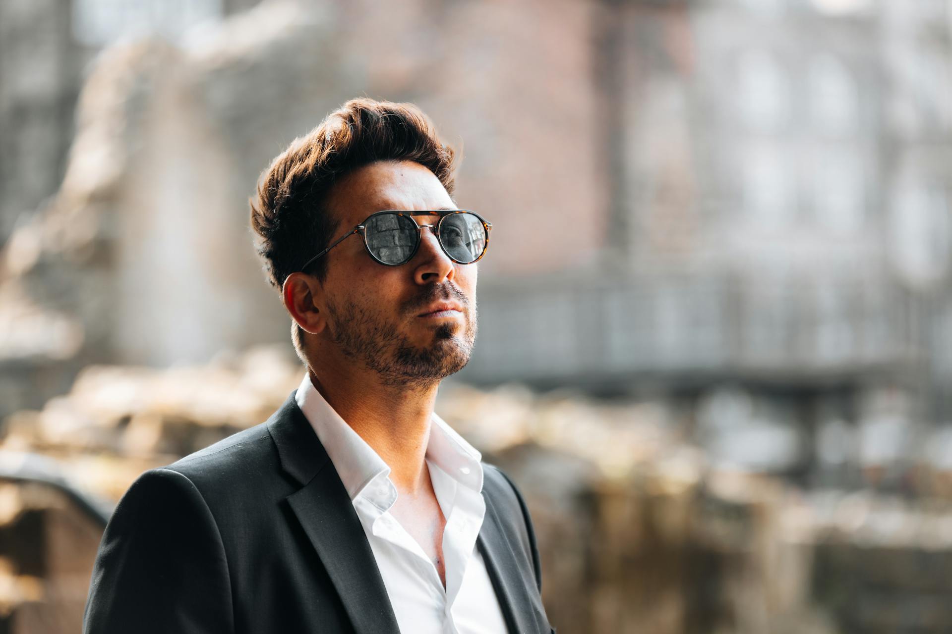 Un hombre con traje | Fuente: Pexels