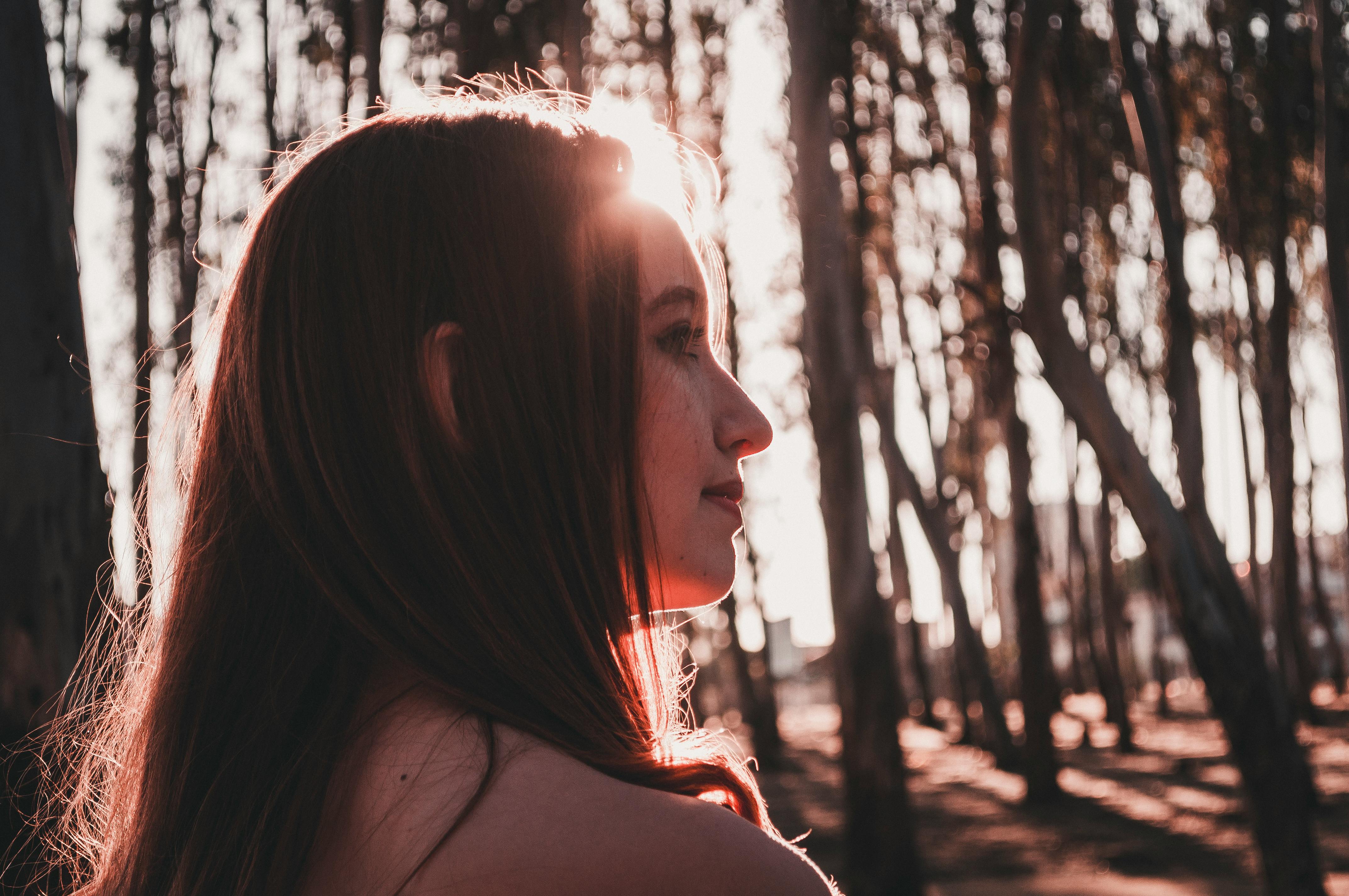 Una mujer en el exterior | Fuente: Pexels
