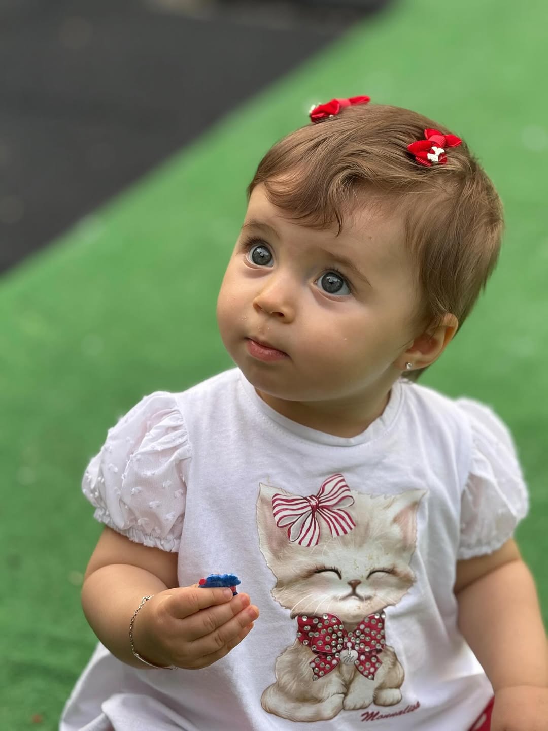 La hija pequeña de Diogo Jota y Rute Cardoso sonriendo a la cámara | Fuente: Instagram/rutecfcardoso14