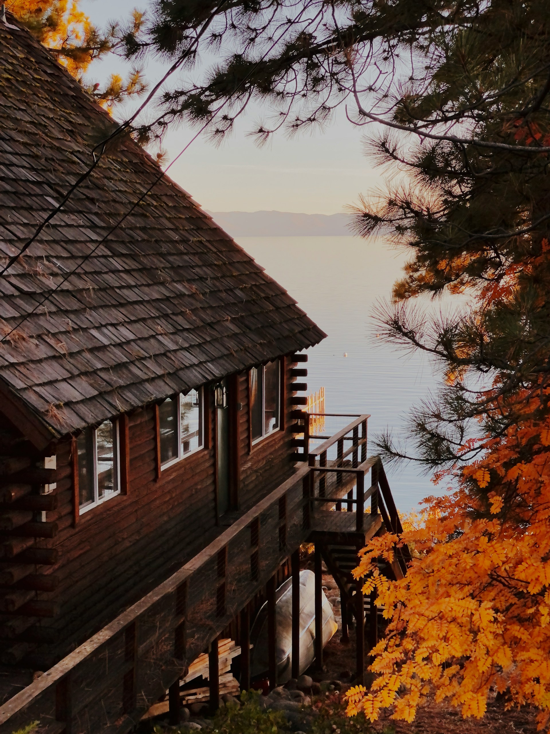 Una casa junto al lago | Fuente: Unsplash