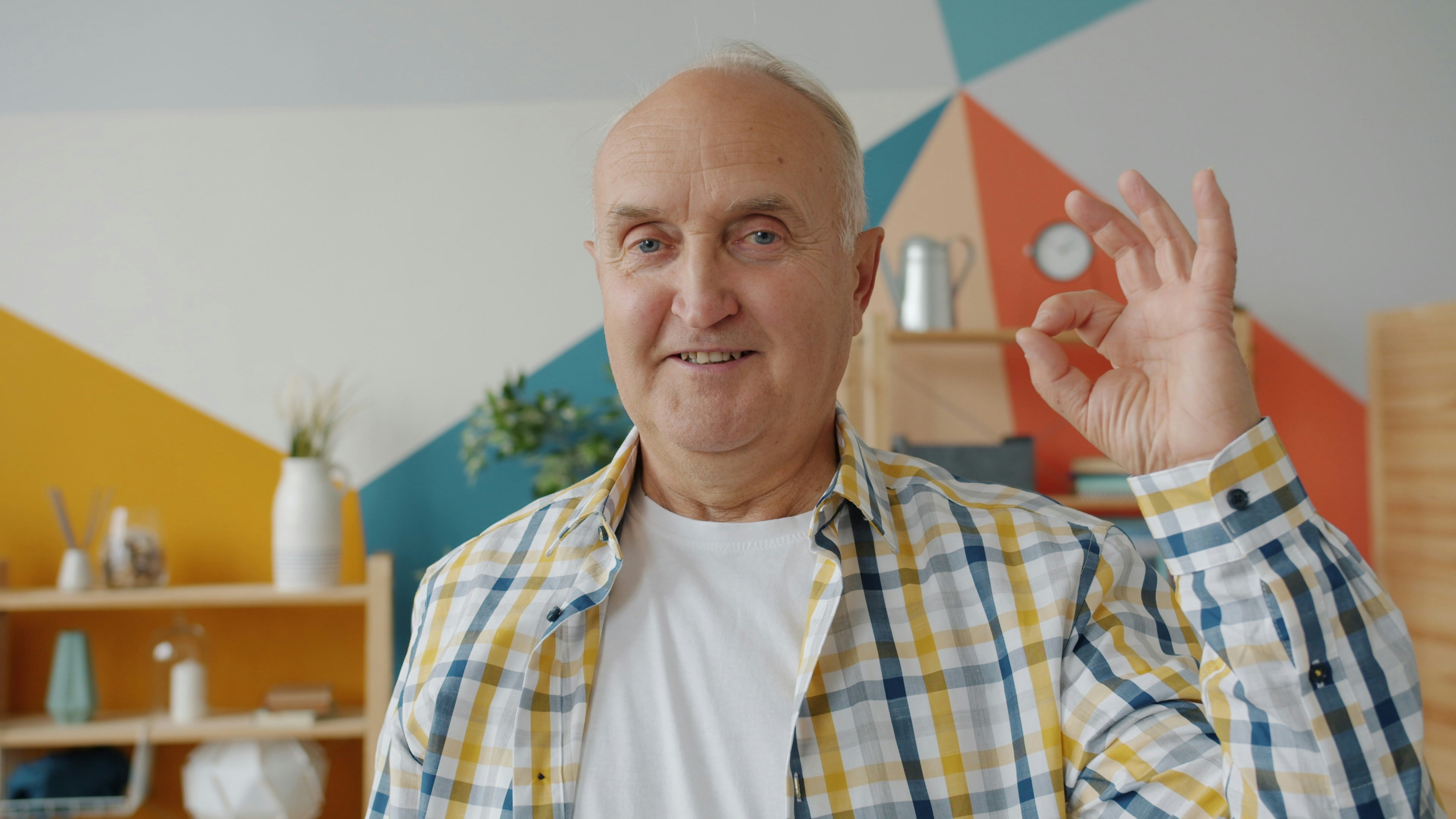 Un hombre sonriendo | Fuente: Unsplash