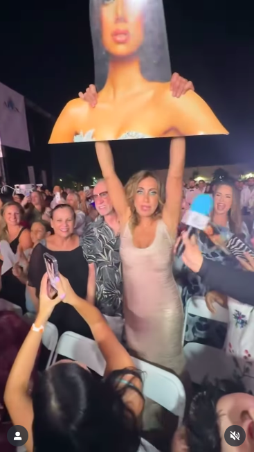 El festejo de Lili Estefan. | Foto: instagram.com/elgordoylaflaca