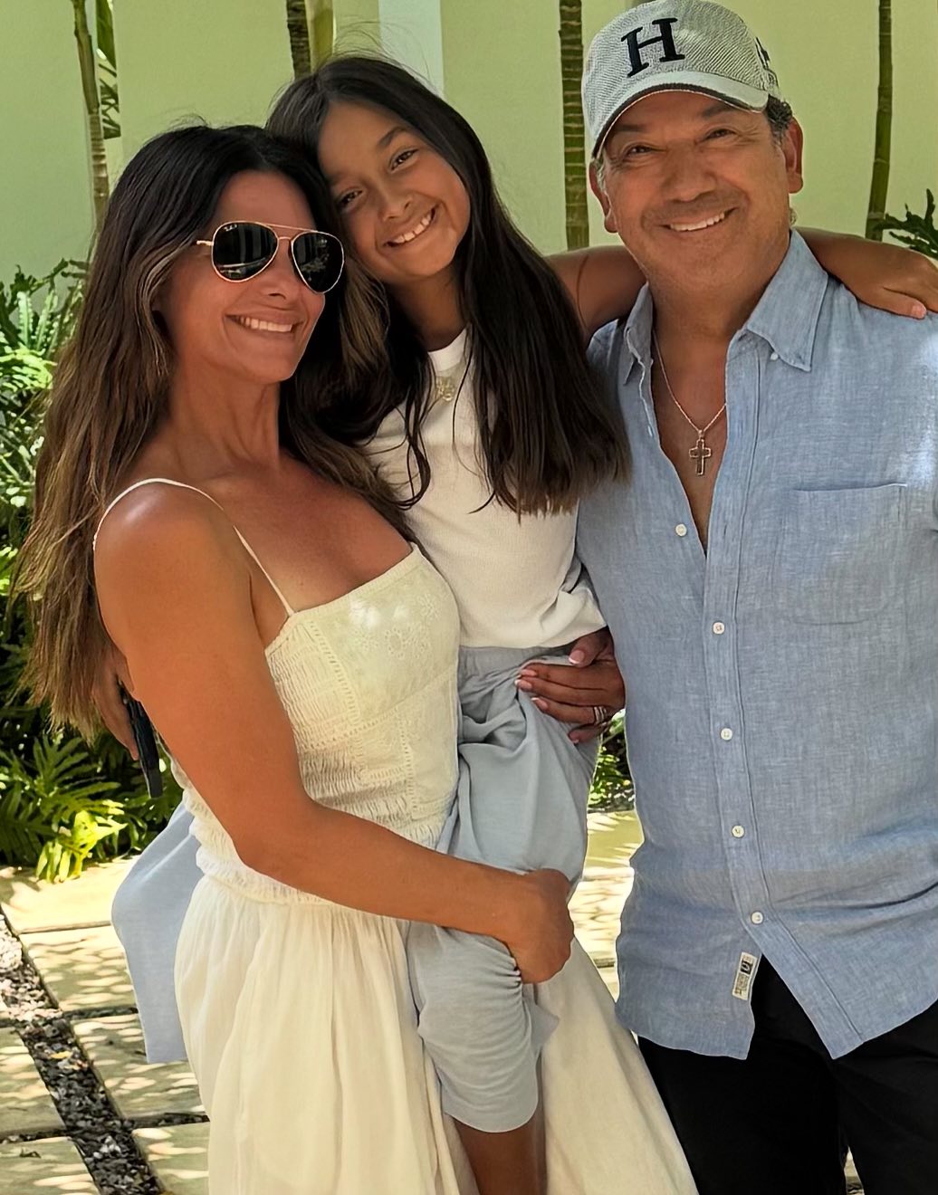 Bárbara Bermudo con su hija Sofía y su esposo. | Foto: facebook.com/BarbaraBermudoOficial