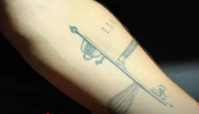 El tatuaje de Camilo que homenajea a la cocina de su casa de la infancia | YouTube.com/camiloyevaluna