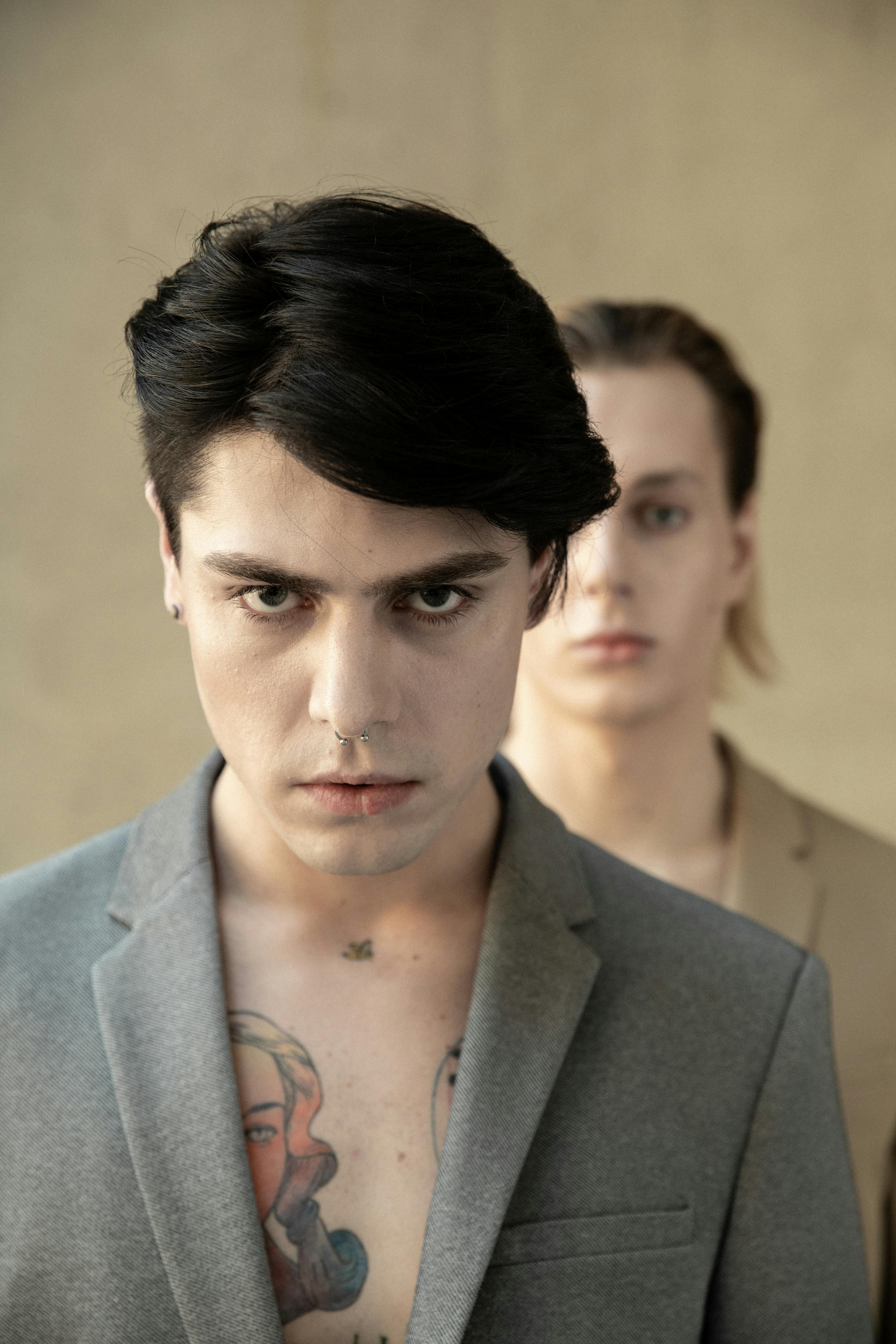 Dos hombres serios | Fuente: Pexels