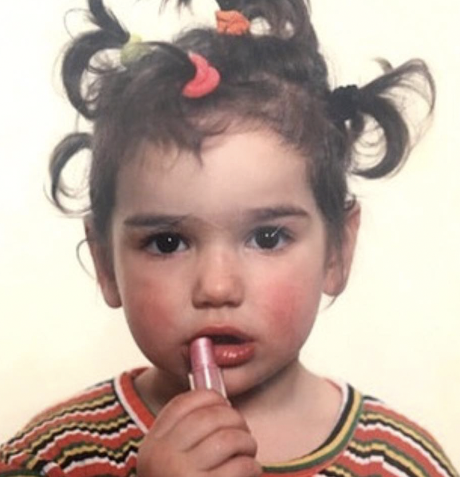 La superestrella de niña en un post fechado el 11 de junio de 2019. | Fuente: Facebook/Dua Lipa