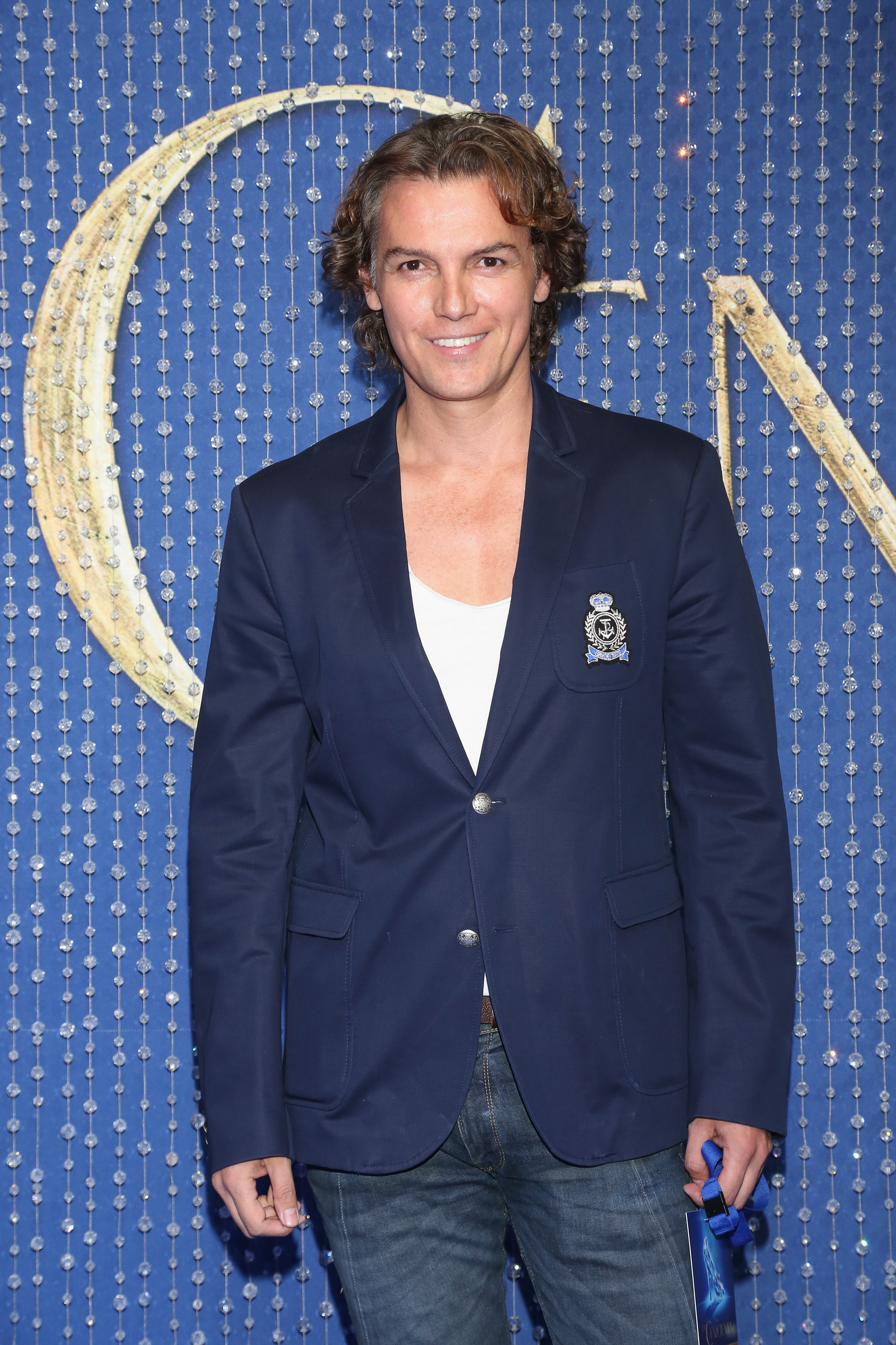 Aarón Beas asiste al estreno de "Cenicienta" en Ciudad de México, en Antara Polanco, el 5 de marzo de 2015, en Ciudad de México, México. | Fuente: Getty Images